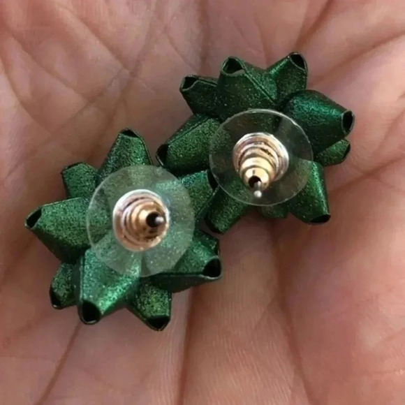 Green Textured Metal Holiday Bow Stud Earrings NWT - Picture 3 of 4